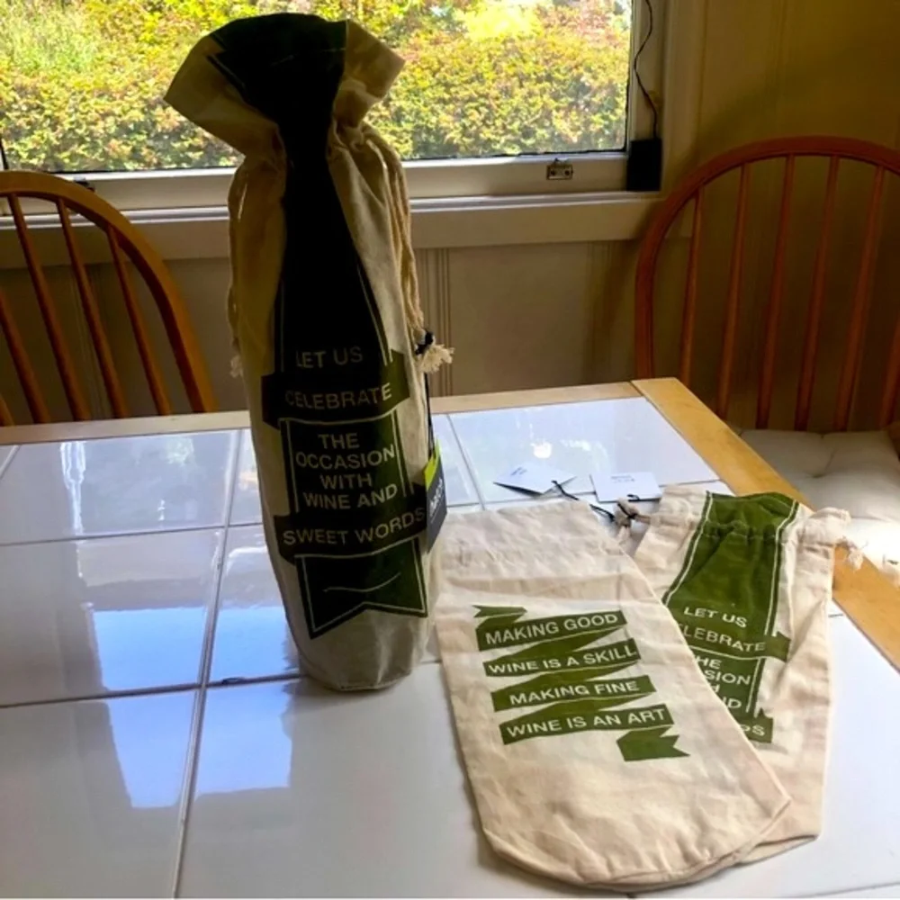 NWT Cotton wine bags, set of three, ‘celebrate’